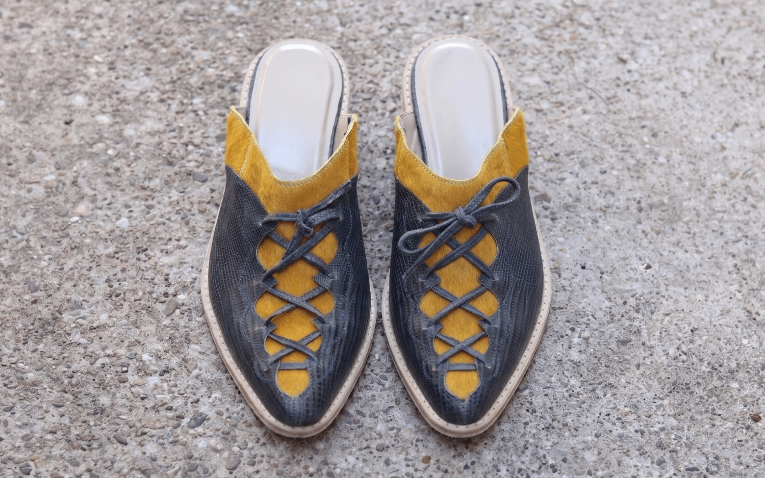 Laura Clogs Front Pair